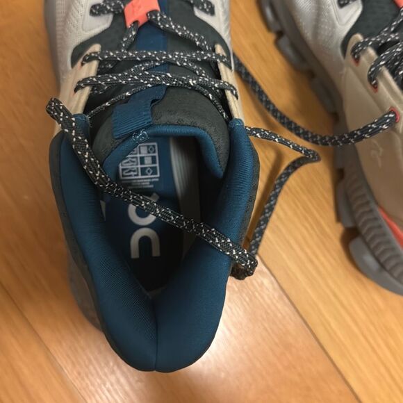 On Cloud Hi Edge Casual Shoes Glacier/ Shadow size 9.5 - Picture 11 of 12